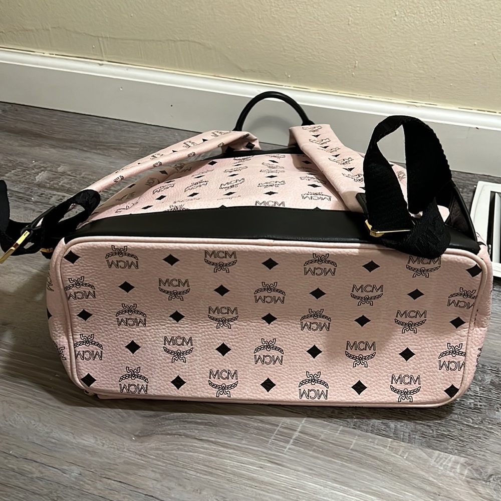 MCM large backpacks with detachable front pockets and use as crossbody bags.. - Picture 10 of 12